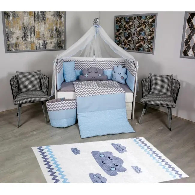 Set Lenjerie MyKids 10 piese Cloud gri-albastru fara baldachin 120x60 cm + Covoras Mykids Carpet VP08 160x100 cm 00081950