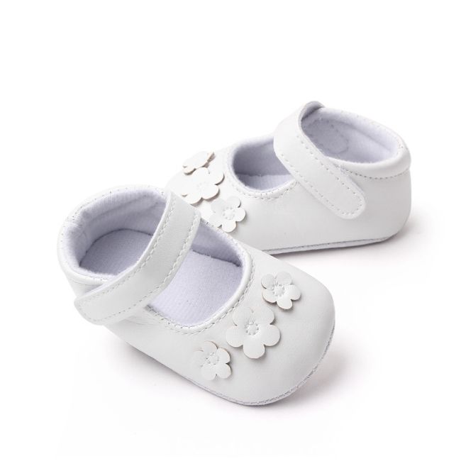 Pantofiori albi cu trei floricele aplicate chxc-22-10-va5
