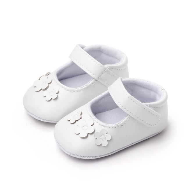 Pantofiori albi cu trei floricele aplicate chxc-22-10-va5