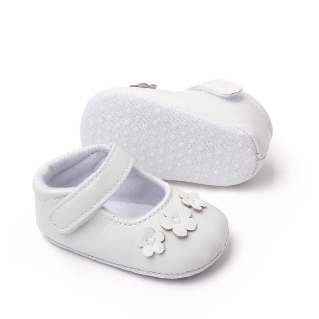Pantofiori albi cu trei floricele aplicate chxc-22-10-va5