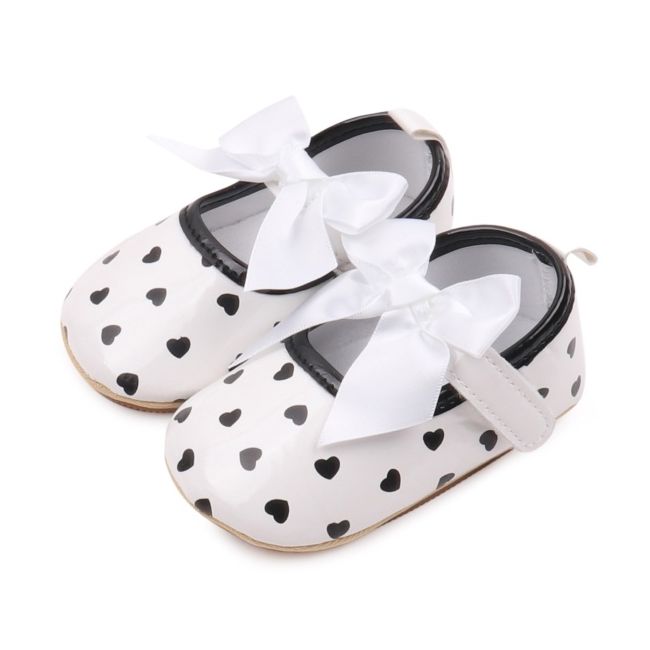 Pantofiori eleganti albi cu inimioare negre csbh3103-4-va7