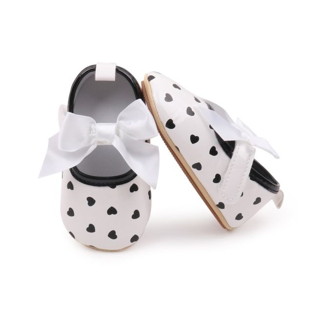 Pantofiori eleganti albi cu inimioare negre csbh3103-4-va7
