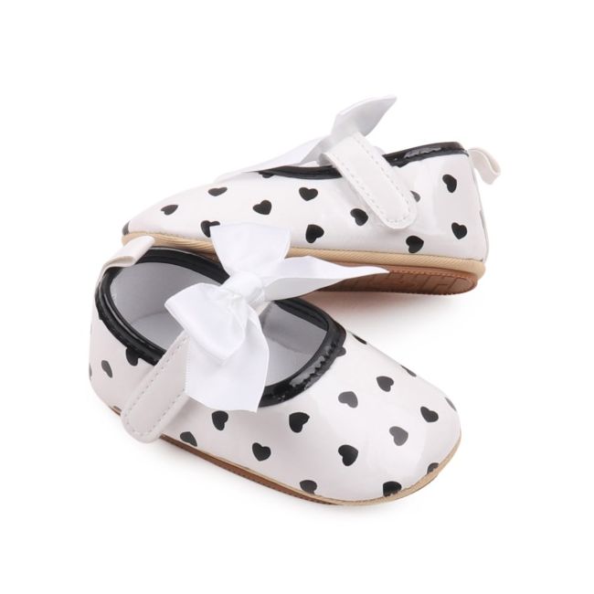Pantofiori eleganti albi cu inimioare negre csbh3103-4-va7