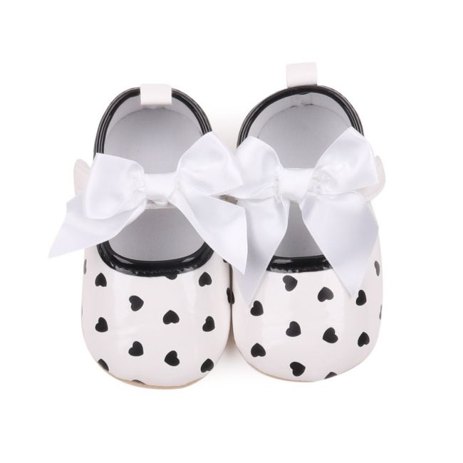 Pantofiori eleganti albi cu inimioare negre csbh3103-4-va7