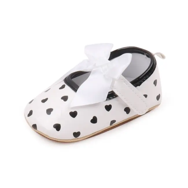 Pantofiori eleganti albi cu inimioare negre csbh3103-4-va7