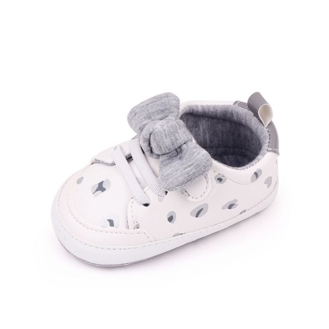 Pantofiori sport bebelusi albi cu imprimeu gri si fundita csbh2322-2-va7
