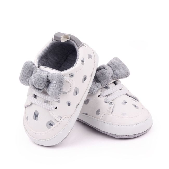 Pantofiori sport bebelusi albi cu imprimeu gri si fundita csbh2322-2-va7