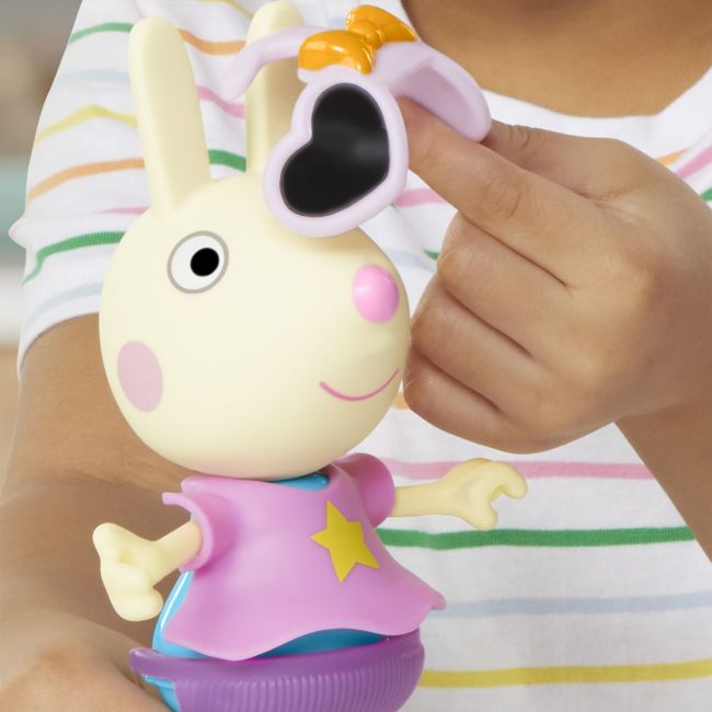 PEPPA PIG SET FIGURINA SI ACCESORII VESTIMENTARE IEPURASUL REBECCA 15CM VIVF8859_G0329