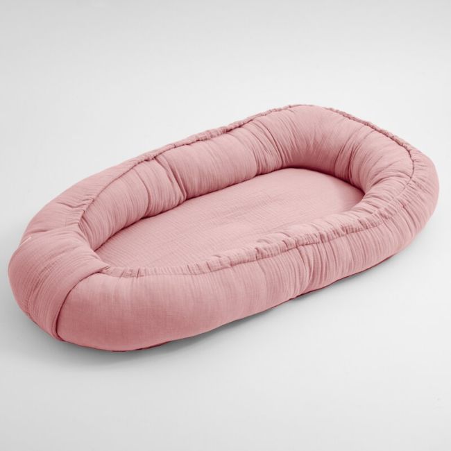 Cosulet bebelus, New Baby, Pentru dormit, Baby Nest 80 x 50 cm, Din muselina, Din materiale certificate Oeko Tex Standard 100, Pink BYN52111