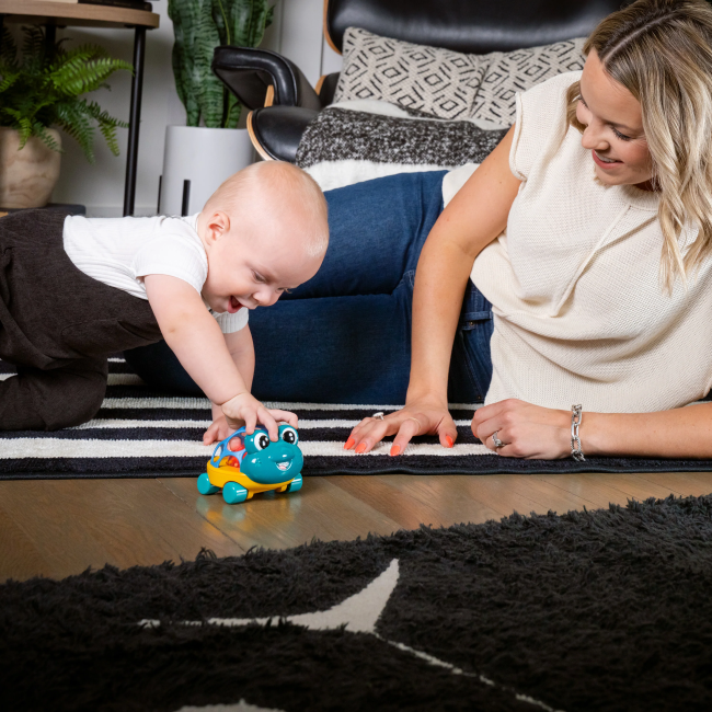 Baby einstein - masinuta cu zornaitoare curious car neptune oball bbb16766