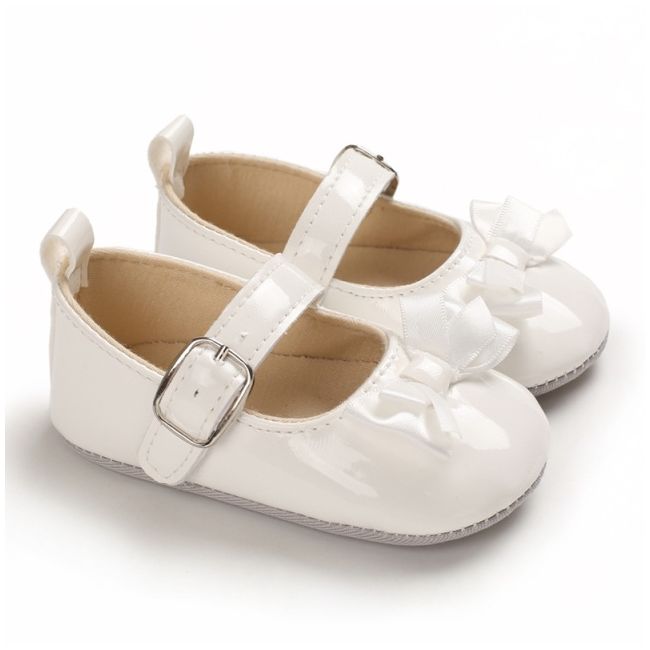 Pantofiori albi din piele ecologica lacuita, cu fundita din satin che105-4-va15