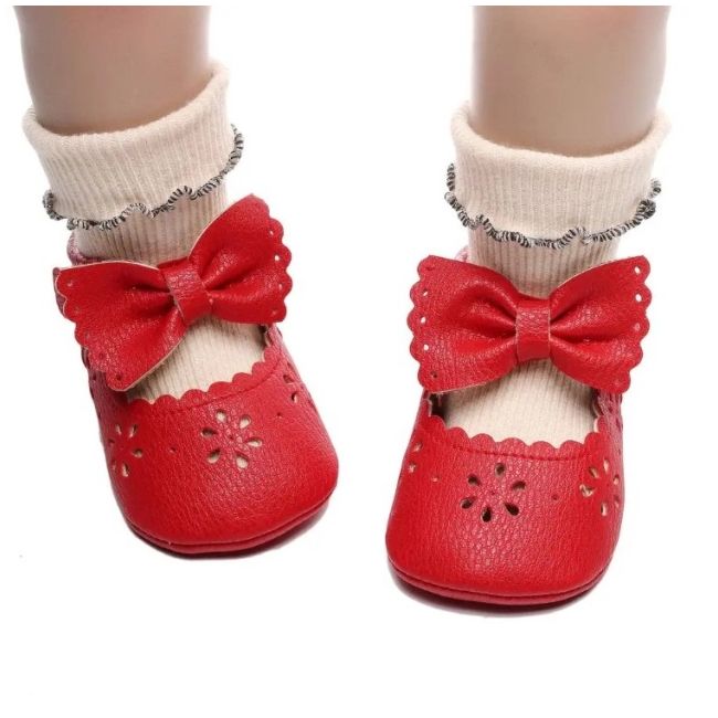 Pantofiori eleganti pentru bebelusi rosii cu fundita si perforatii florale chb147-va14
