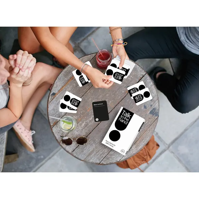 JOC DE SOCIETATE TALK TO THE HAND IN LIMBA ROMANA VIV1040-23247