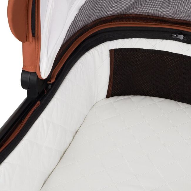 Carucior 2 in 1, Lionelo, Layla, Pana la 22 kg, Cadru aluminiu, Cu landou intarit si salteluta din spuma AirDots, Reversibil, Cu ventilatie 3D, Cu accesorii, EN1888-1, EN1888-2, EN1466, Maro BYNLO-LAYLA_2IN1_BROWN_RUST