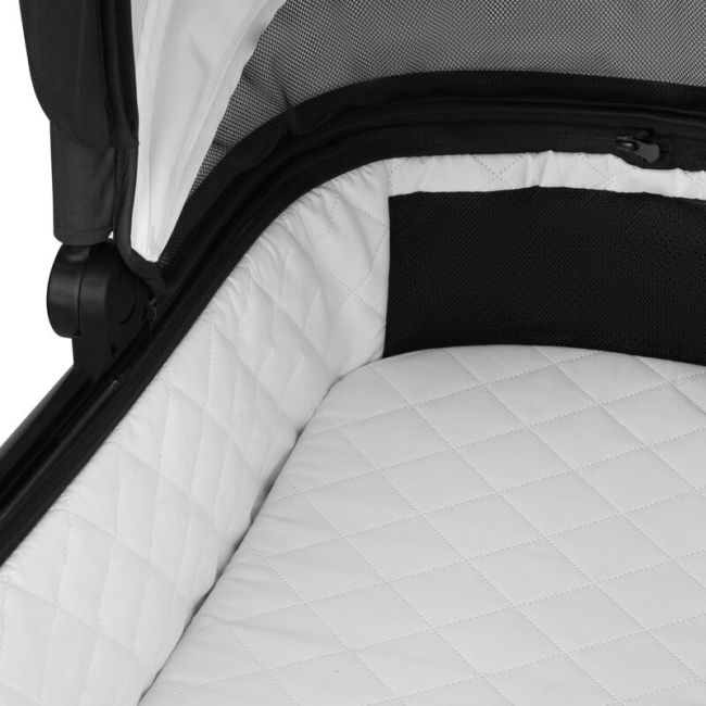 Carucior 2 in 1, Lionelo, Layla, Pana la 22 kg, Cadru aluminiu, Cu landou intarit si salteluta din spuma AirDots, Reversibil, Cu ventilatie 3D, Cu accesorii, EN1888-1, EN1888-2, EN1466, Negru BYNLO-LAYLA_2IN1_BLACK_ONYX