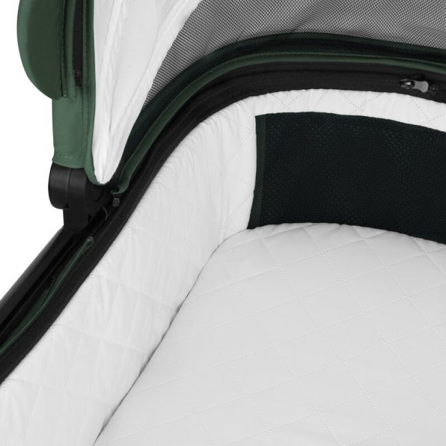 Carucior 2 in 1, Lionelo, Layla, Pana la 22 kg, Cadru aluminiu, Cu landou intarit si salteluta din spuma AirDots, Reversibil, Cu ventilatie 3D, Cu accesorii, EN1888-1, EN1888-2, EN1466, Verde BYNLO-LAYLA_2IN1_GREEN_FOREST